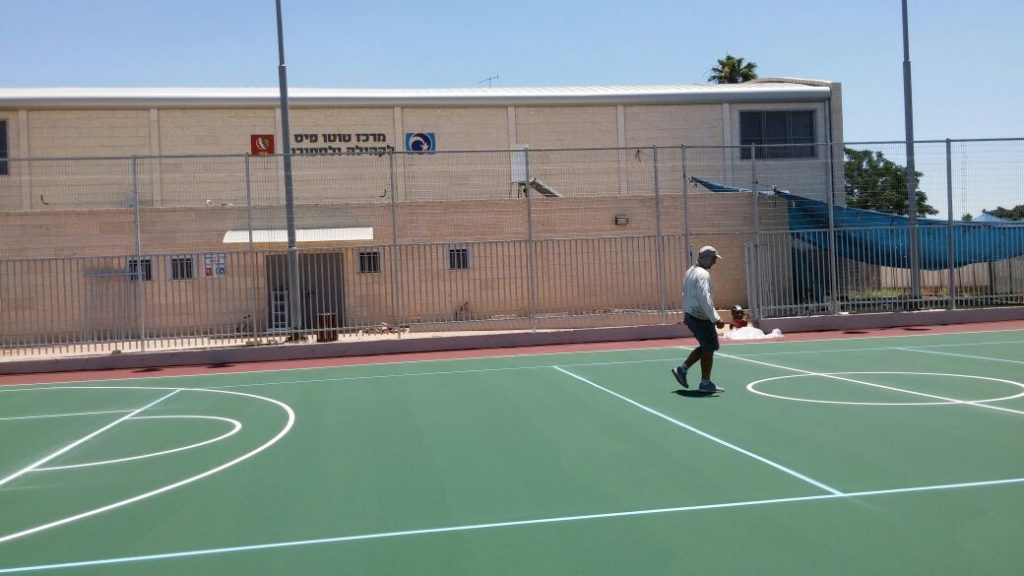 יריית אור יהודה הקימה במהלך השבועות האחרונים מגרש רב תכליתי בשטחו של בית ספר אהוד מנור בהשקעה של כ-400 אלף שקל. המגרש, שבו ניתן לשחק כדורסל, קט-רגל וכדורעף, יוקצה עבור פעילות בית הספר בשעות היום ולפעילות קהילתית עבור תושבי שכונת נווה רבין אחר הצהריים.