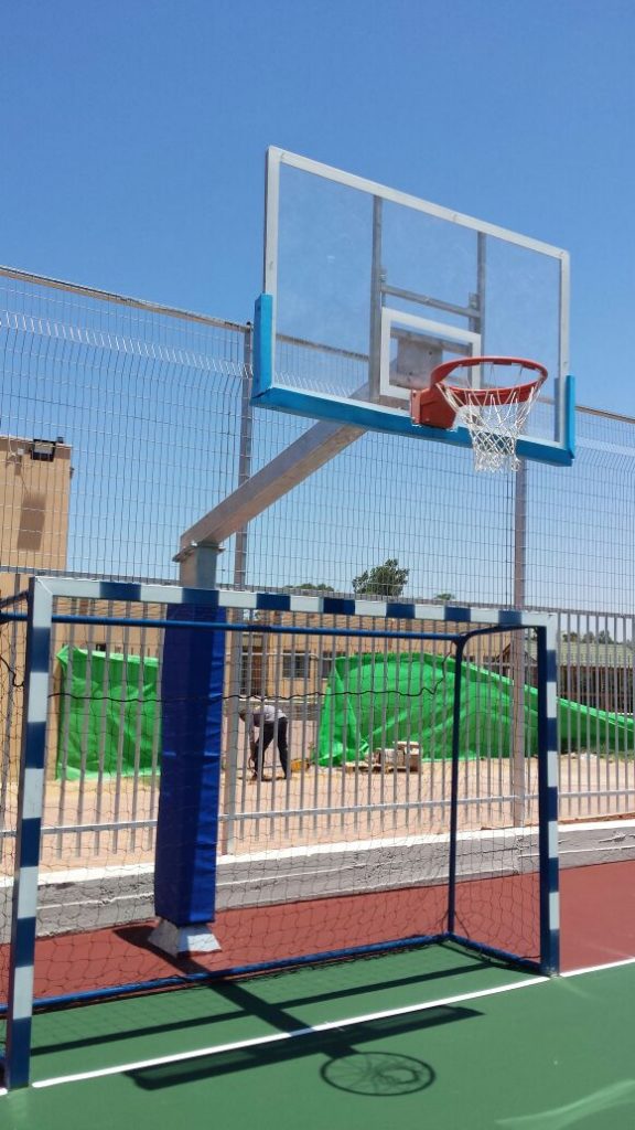 יריית אור יהודה הקימה במהלך השבועות האחרונים מגרש רב תכליתי בשטחו של בית ספר אהוד מנור בהשקעה של כ-400 אלף שקל. המגרש, שבו ניתן לשחק כדורסל, קט-רגל וכדורעף, יוקצה עבור פעילות בית הספר בשעות היום ולפעילות קהילתית עבור תושבי שכונת נווה רבין אחר הצהריים.