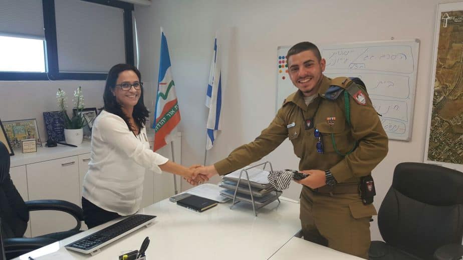 מצטיין הנשיא, סג"מ רועי גל מאור יהודה, נפגש עם ראש העיר אור יהודה