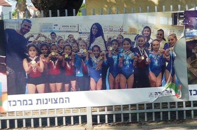 חרדיים הסירו שלטים באור יהודה