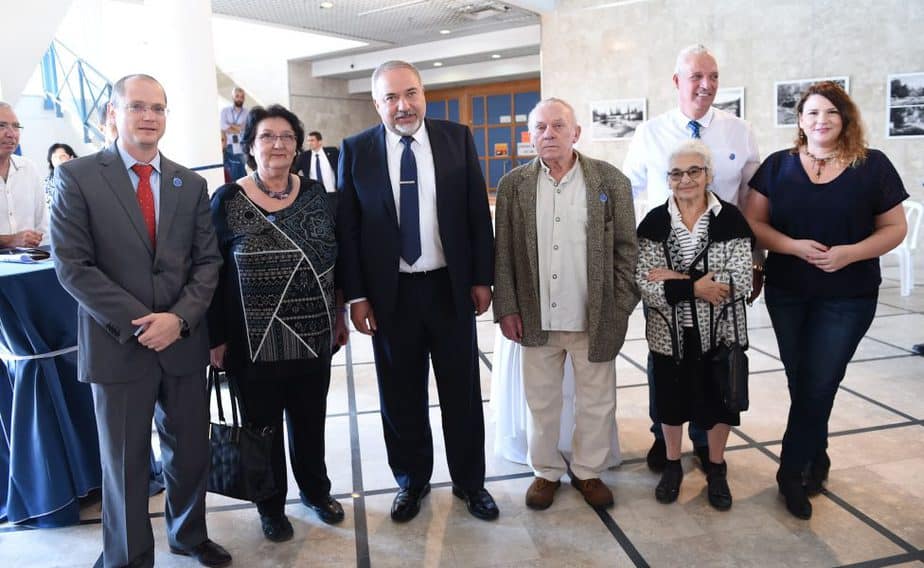 השר ליברמן בכנס אסירי ציון בתיכון מקיף יהוד