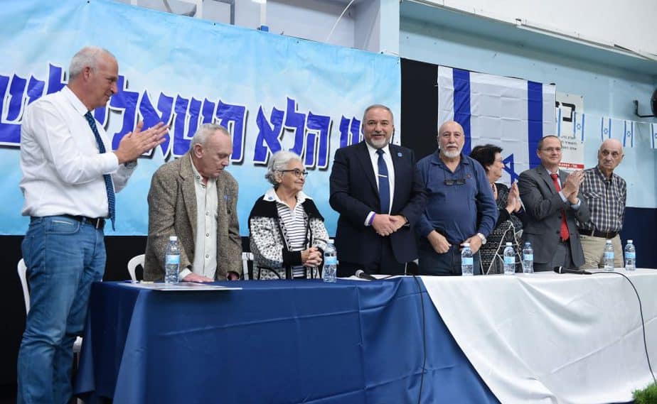 השר ליברמן בכנס אסירי ציון בתיכון מקיף יהוד