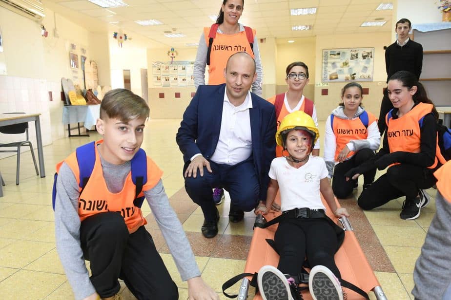 שר החינוך נפתלי בנט בתרגיל חירום באור יהודה