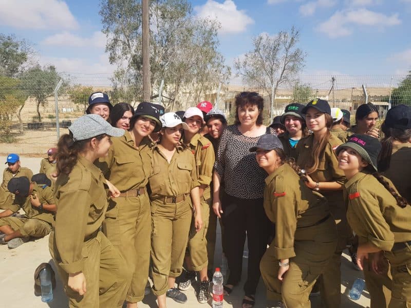 ציפי והבנות בגדנע
