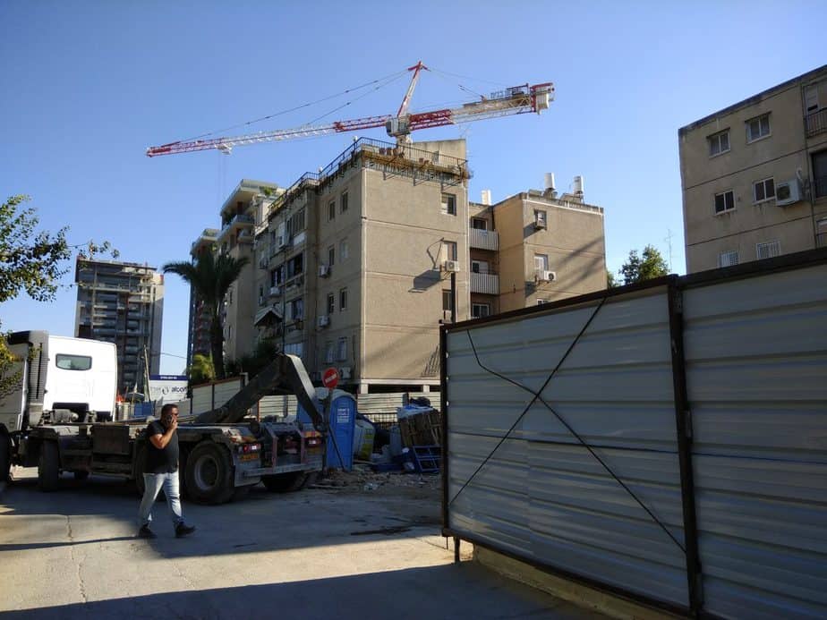 פינוי בינוי בגיורא