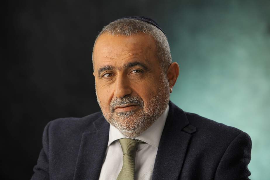 עוזי אהרון. תוכן מקודם