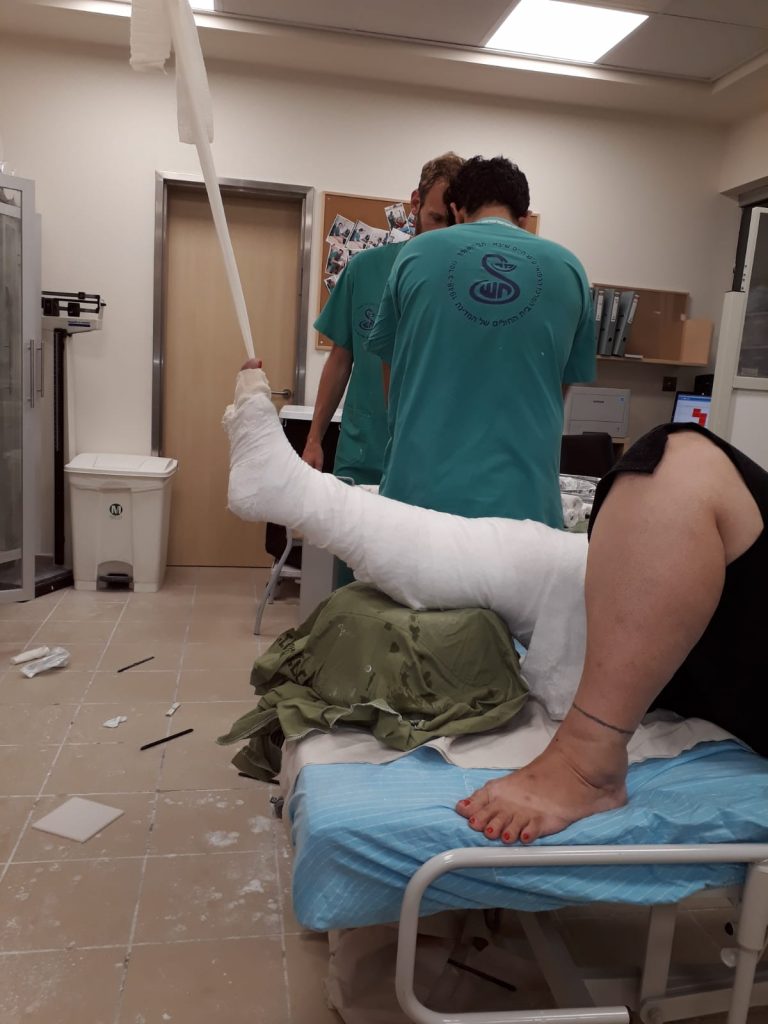 הפצעים ברגלה