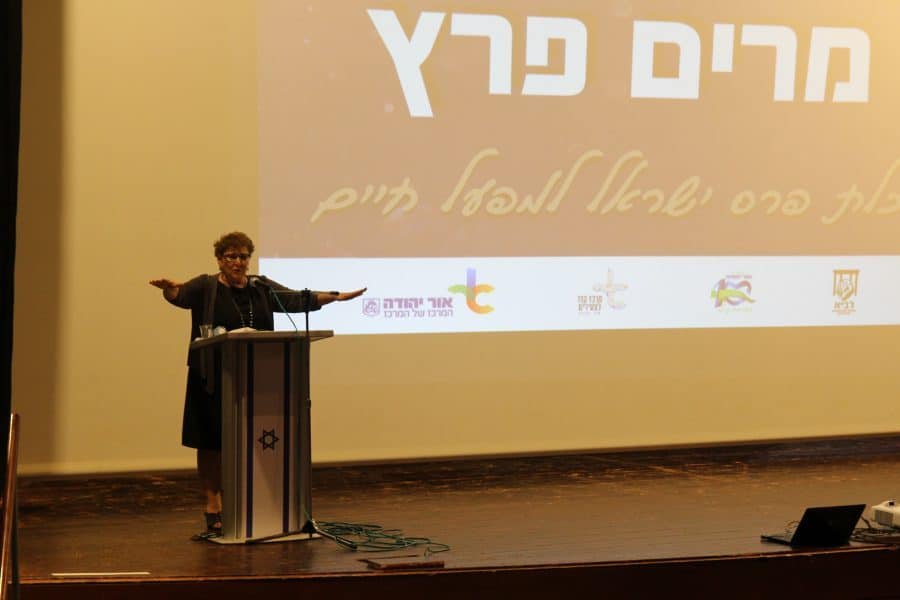 מרים פרץ עם הוריה של הדר כהן. צילומים: שיר אלסון