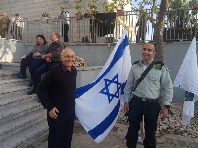 סגן יאיר זלוף, עם אביו.