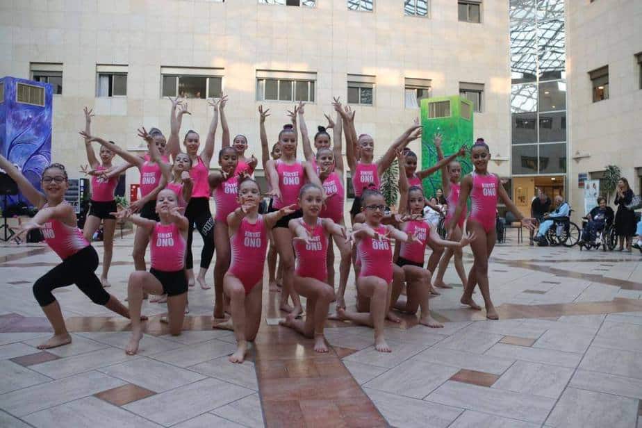 מתעמלות מכבי קריית אונו משמחות חולים בתל השומר