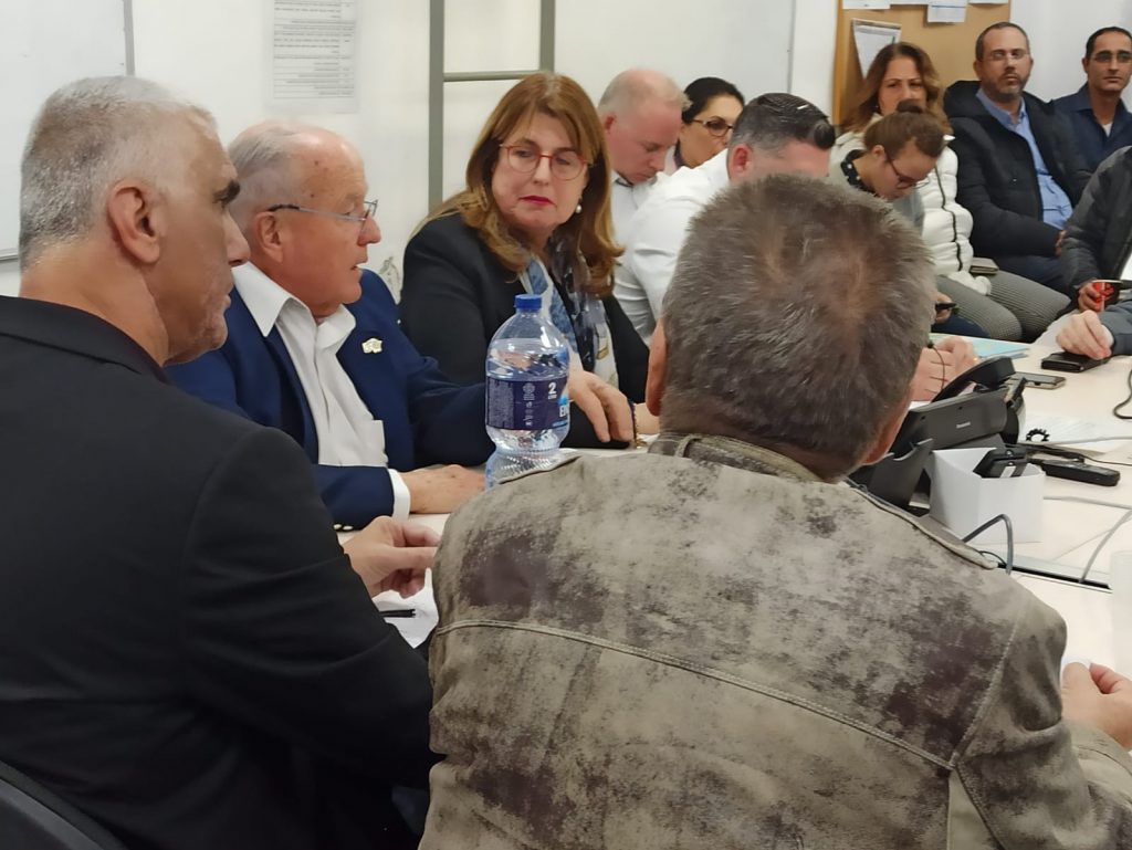ראשת העיר יעלה מקליס. ישיבת מועצה ביהוד