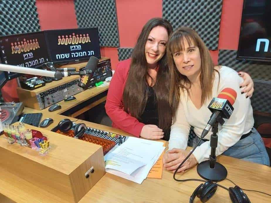 מאומצת (2)