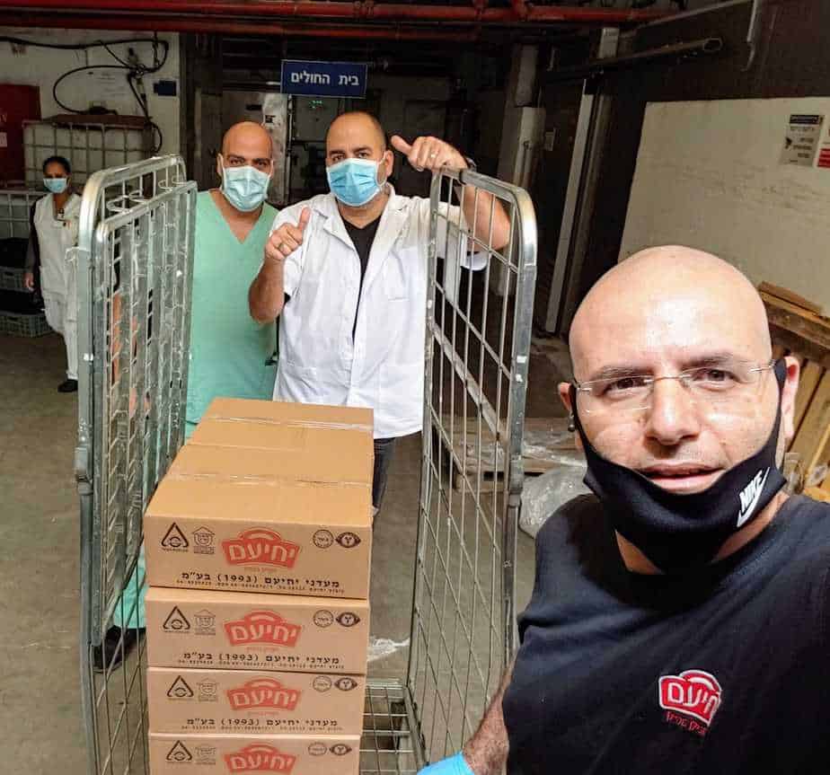 תרומת מעדני יחיעם לבית החולים איכילוב צילום ניסים טלבי