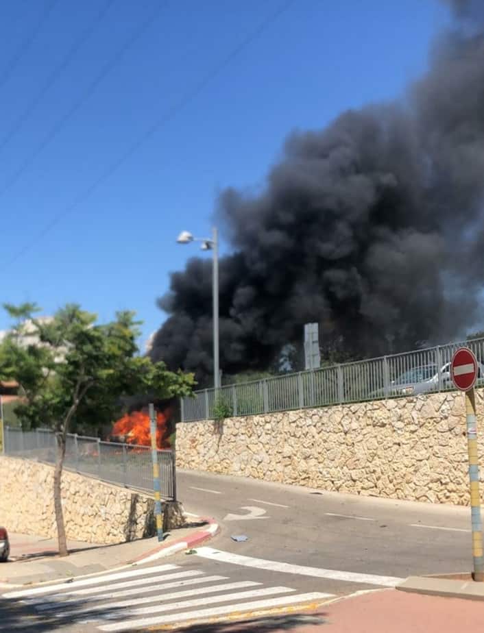מקום נפילת הרקטה בגבעת שמואל. צילום: דוברות עיריית גבעת שמואל