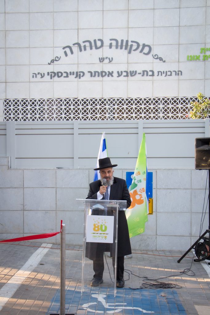 הרב רצון ערוסי בחנוכת המקווה (צילום: עמית אחאבן)