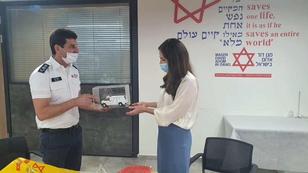 שרת התפוצות ומנכ"ל מד"א (צילום: דוברות מד"א)