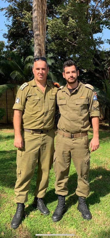 אילן (משמאל) וגיא ארנון (צילום דובר צה"ל)