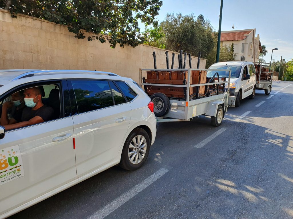 סיוע בריהוט רחוב (צילום: דוברות קריית אונו)