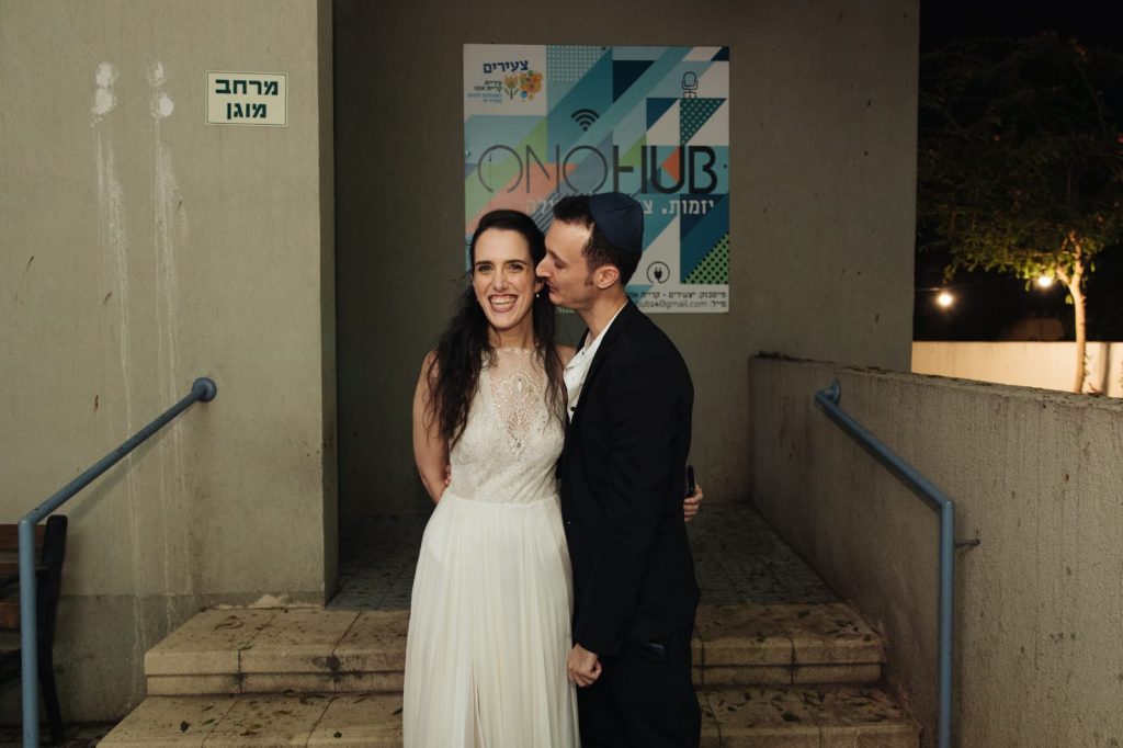 שיר וניר בחצר