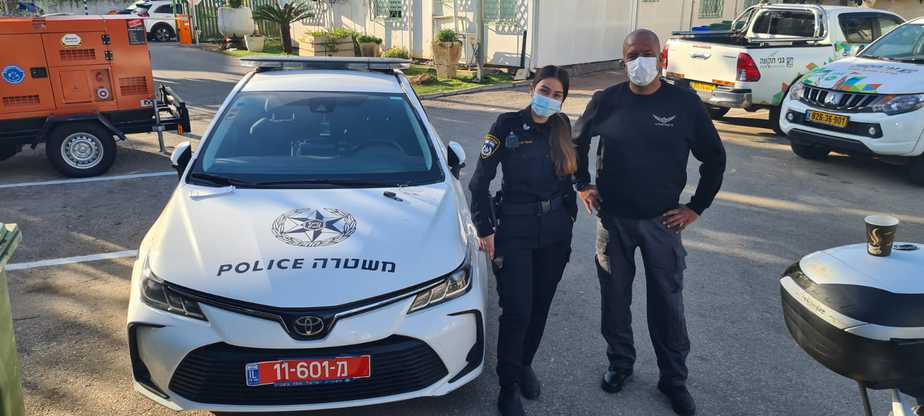 משמרת ראשונה של צוות השיטור היישובי בגני תקווה (צילום: רס"מ מוטי קופלמן)