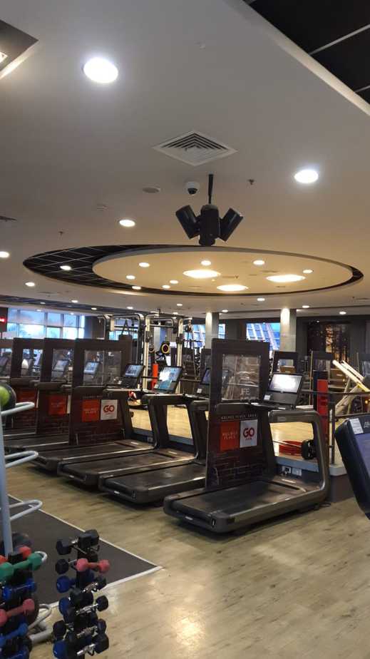 חדר הכושר בסניף הולמס פלייס קריית אונו (צילום מורן אוחנה)