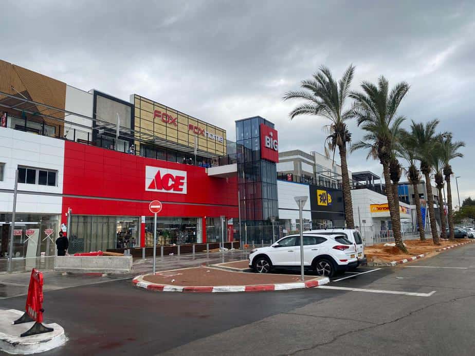 מתחם הקניות ביג ביהוד מונוסון (צילום אונו NEWS)