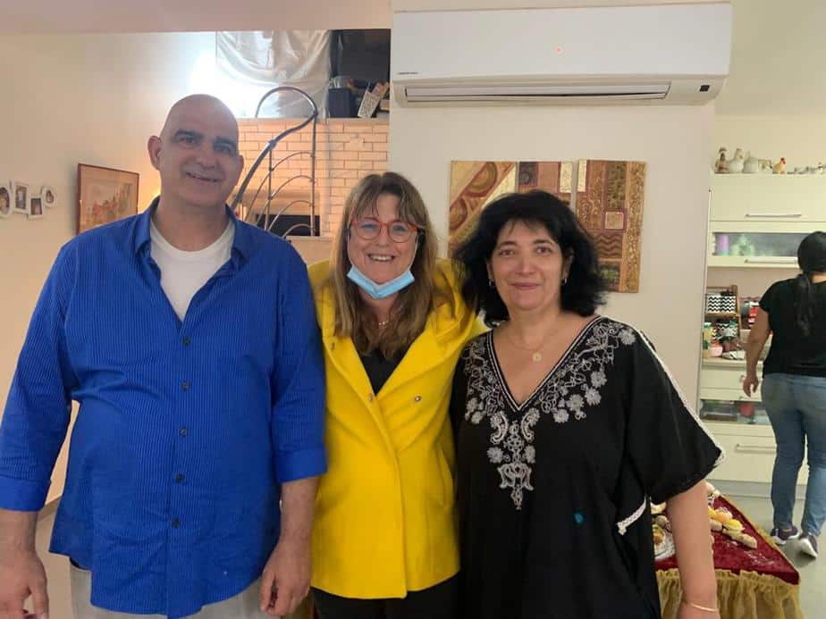 יעלה מקליס במימונה בבית משפחת חן (צילום דוברות העירייה)