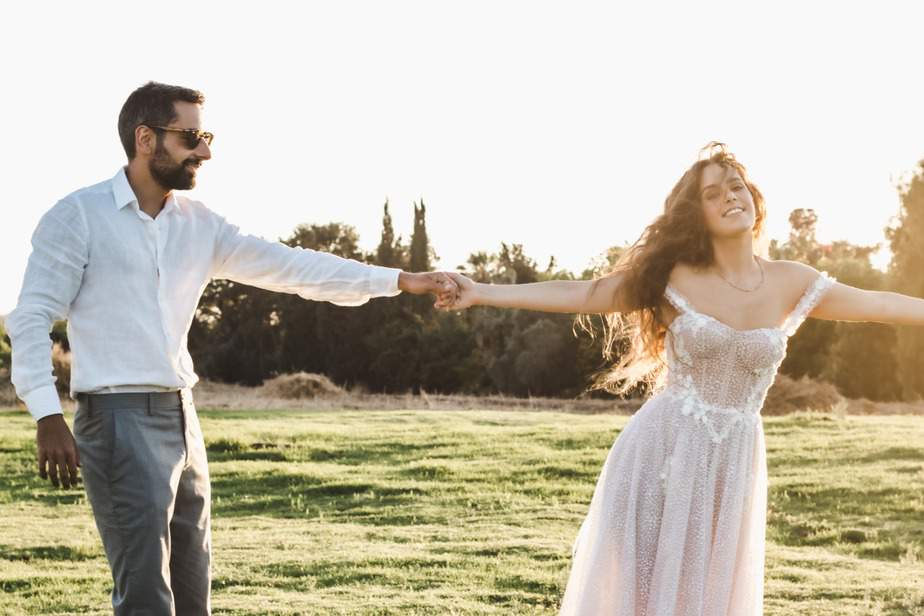 נועה אפטר וגבריאל בלולו ביום חתונתם. צילום: יעל פרנק ורונית קליינר