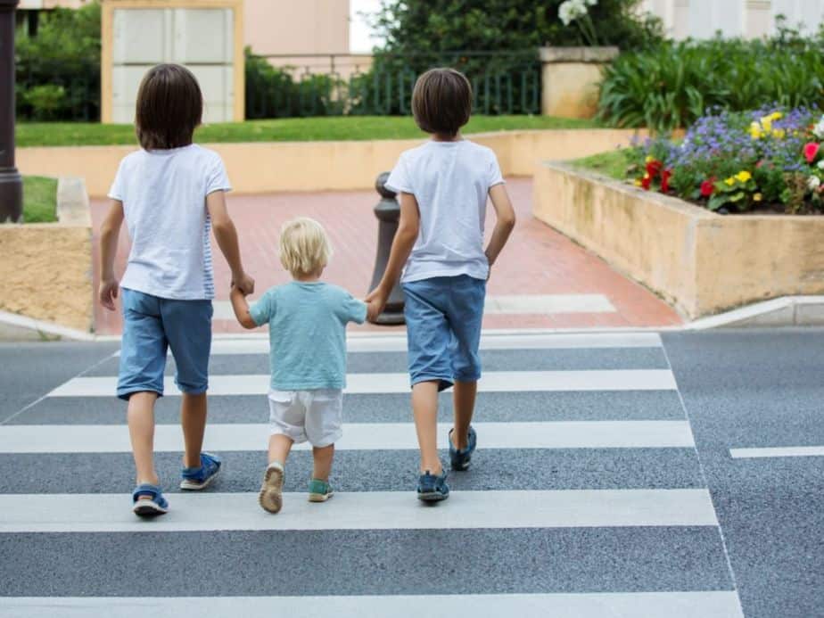 ילדים בדרכים בחופש הגדול. צילום אילוסטרציה: Canva