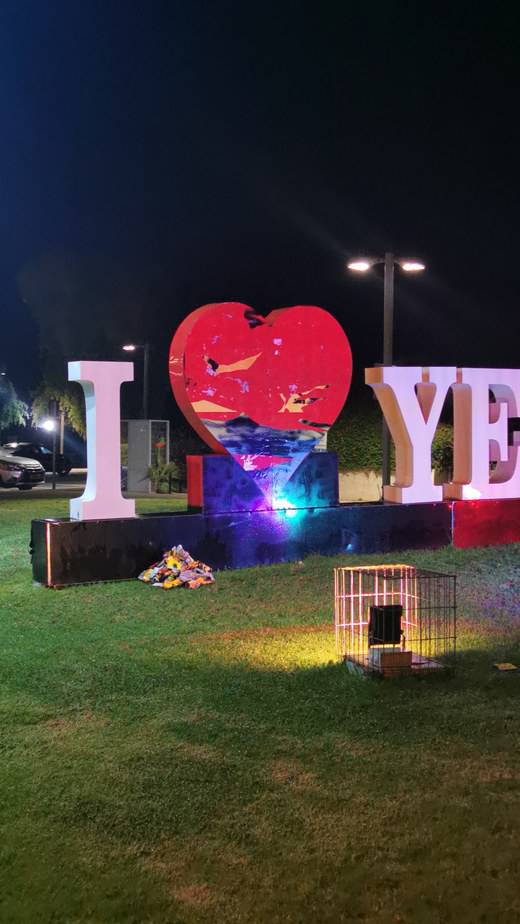 השלט כעת, לאחר שהעירייה הסירה את כיתוב הנאצה. צילום: דוברות עיריית יהוד-מונוסון
