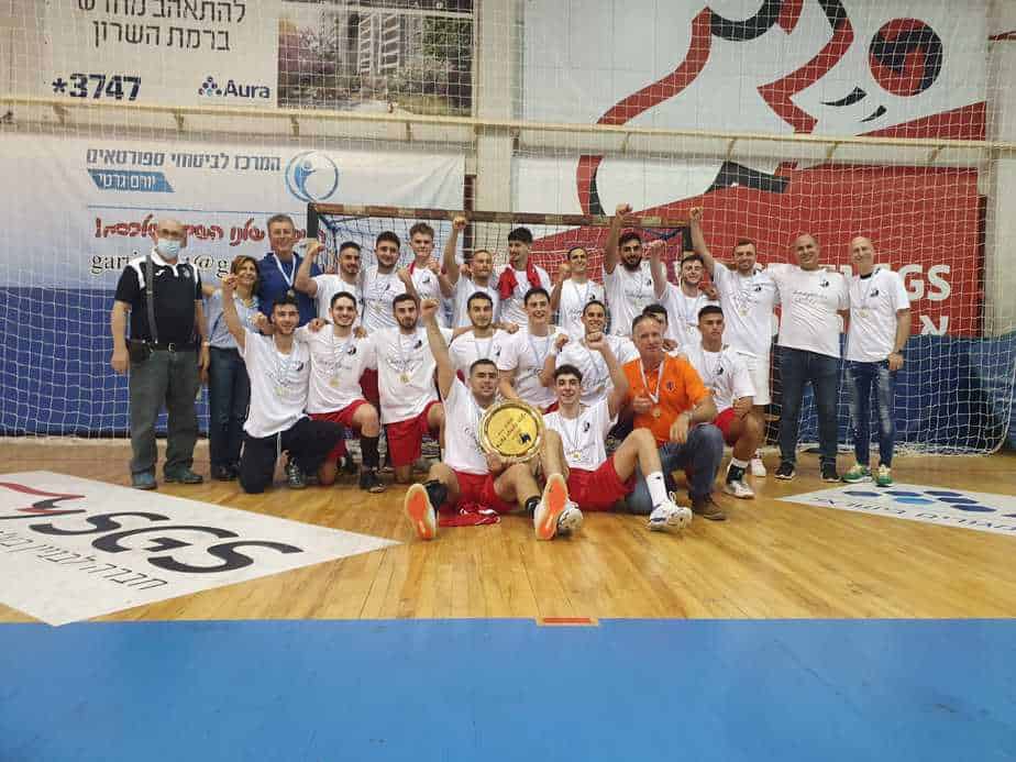 קבוצת הנוער הפועל קריית אונו בכדוריד אלופת המדינה לנוער לעונת 2020/21. צילום: עדי מזור