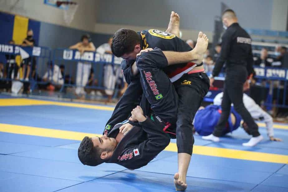 הלוחם שי עבד (משמאל) באליפות ישראל בג'יו ג'יטסו. צילום: עופר עמרם עבור התאחדות הג'יו ג'יטסו תחרותי מסורתי בישראל