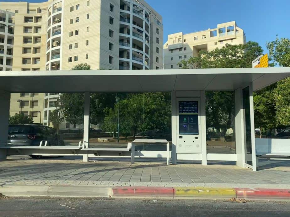 תחנת אוטובוס בקריית אונו. צילום: אונו NEWS
