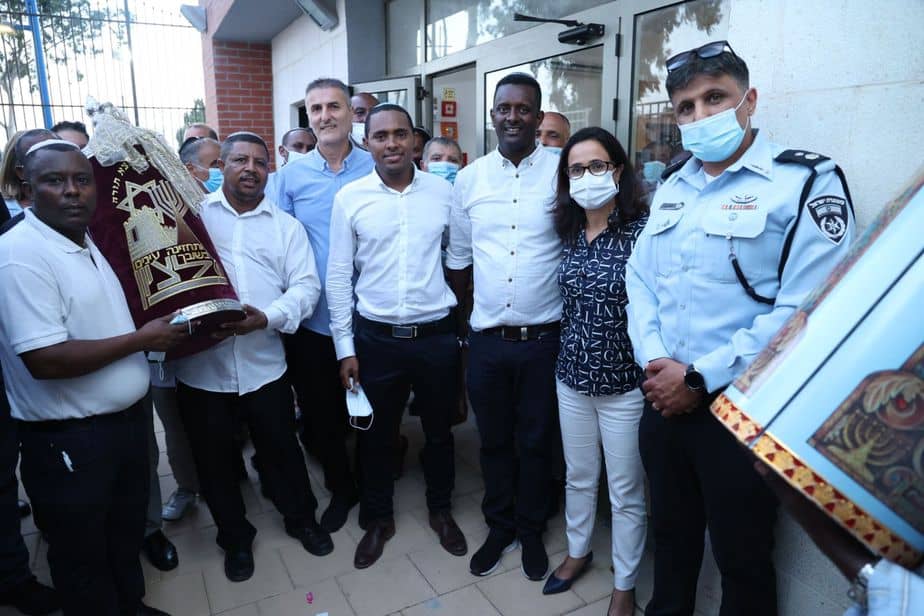מימין לשמאל: סנ"צ הוד לוי, ליאת שוחט, הבטמו אייאיו, גזאט טייצ'או, מסרשה גטהון ואסובלוו טבג׳ה. צילום: ישראל פנחסוב