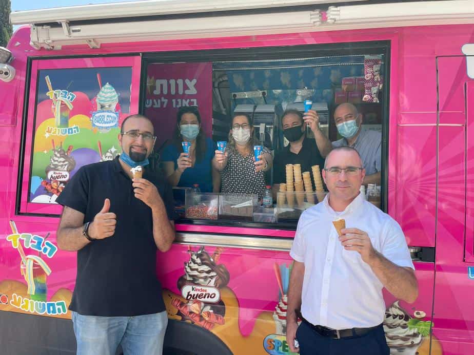 אוטו גלידה במרפאת יהוד. צילום באדיבות מחוז דן-פ"ת בכללית