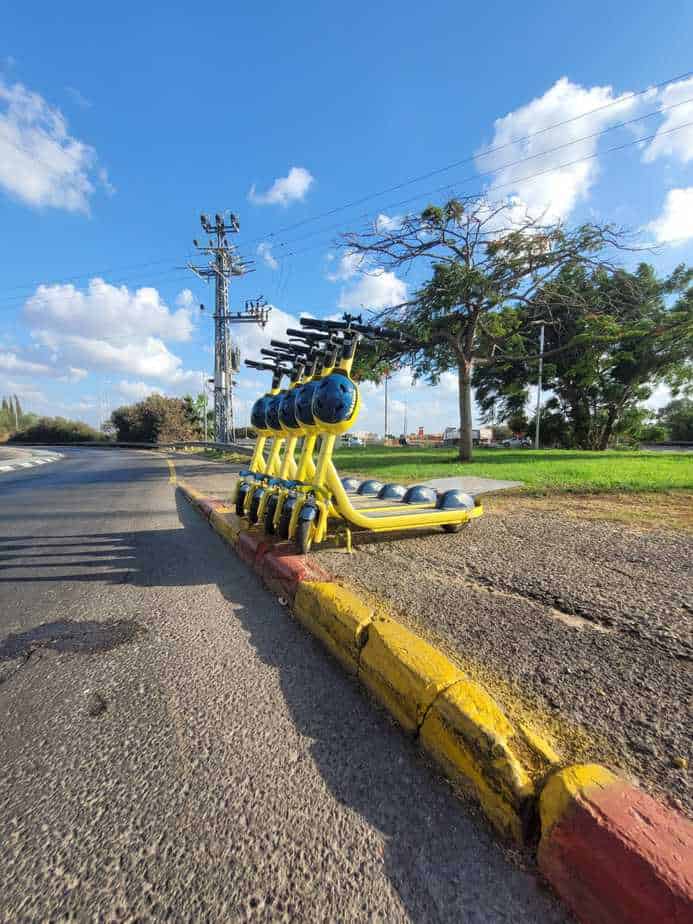 קורקינטים שיתופים של WIND ביהוד-מונוסון. צילום: דוברות עיריית יהוד-מונוסון