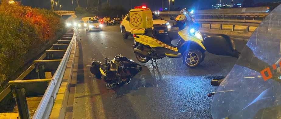 זירת התאונה ליד מחלף השבעה. צילום: תיעוד מבצעי מד"א