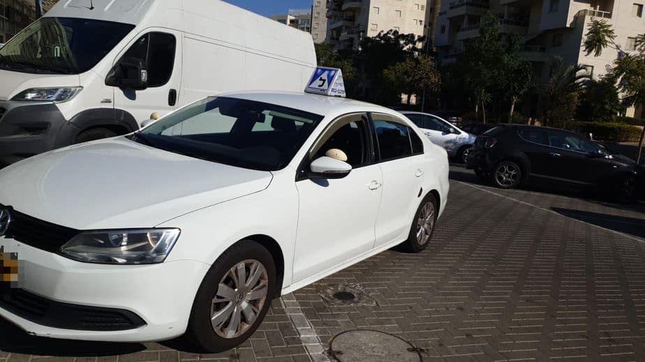 רכב ללימוד נהיגה. צילום: באדיבות רוני בוחניק