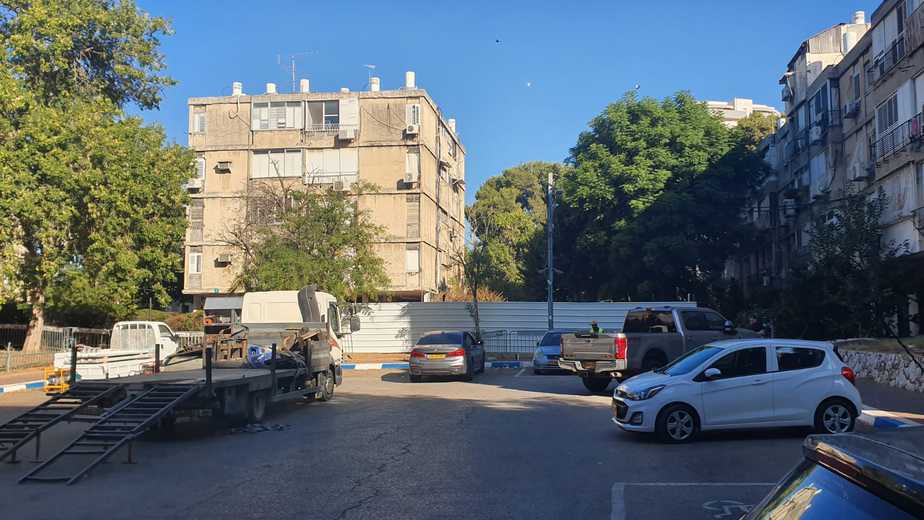 הבניין שבסכנת קריסה לאחר שגודר. צילום: באדיבות היזם ל.י.ב.א טאואר ייזום ובניה