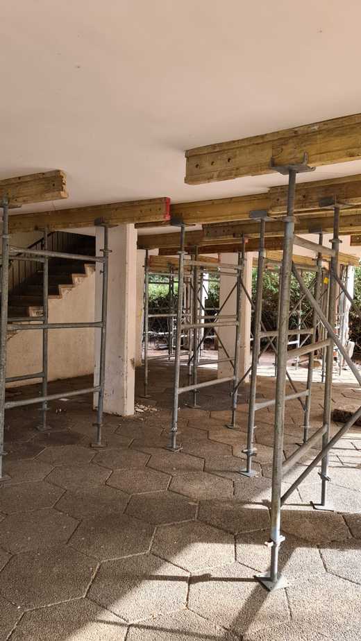 עבודות החיזוק של הבניין ברחוב אחאב 3 בקריית אונו. צילום: באדיבות היזם