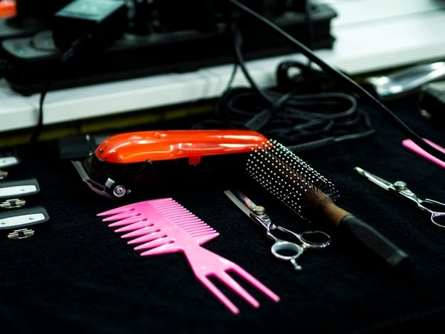 מגה לינקס – צילום פריפיק high-view-shot-accessories-barber-shop_23-2148256926
