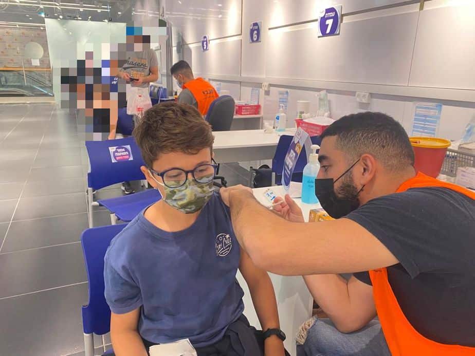 ילד מתחסן נגד קורונה. צילום: אונו NEWS