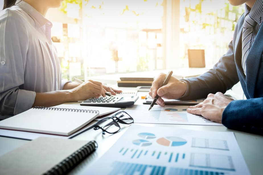 בסט לינקס cxy khbex  freepikbusiness-man-financial-inspector-secretary-making-report-calculating-checking-balance-internal-revenue-service-inspector-checkin