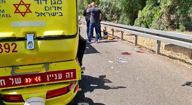 תאונה רוכב אופנוע כביש 40. צילום: תיעוד מבצעי מד"א
