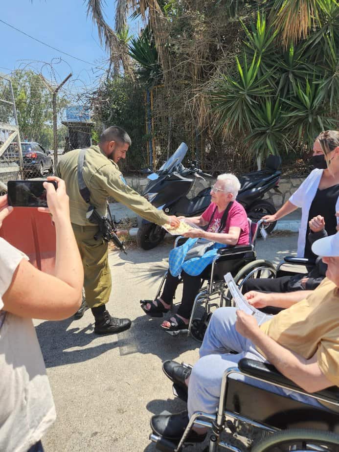 פרויקט "שכנות טובה" בבית אבות באחוזת אייל אור יהודה