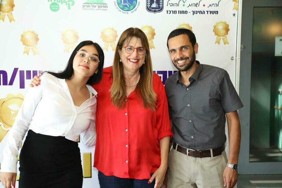 שירה אזולאי פעילה מצטיינת מחוז מרכז של משרד החינוך. צילום: אלחנתי מוטי