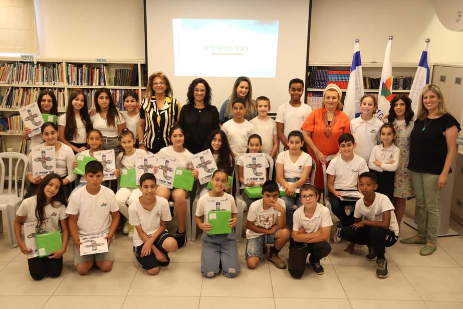 אות הפעיל/ה  המצטיין/ת באור יהודה. צילום: סטודיו ישראל