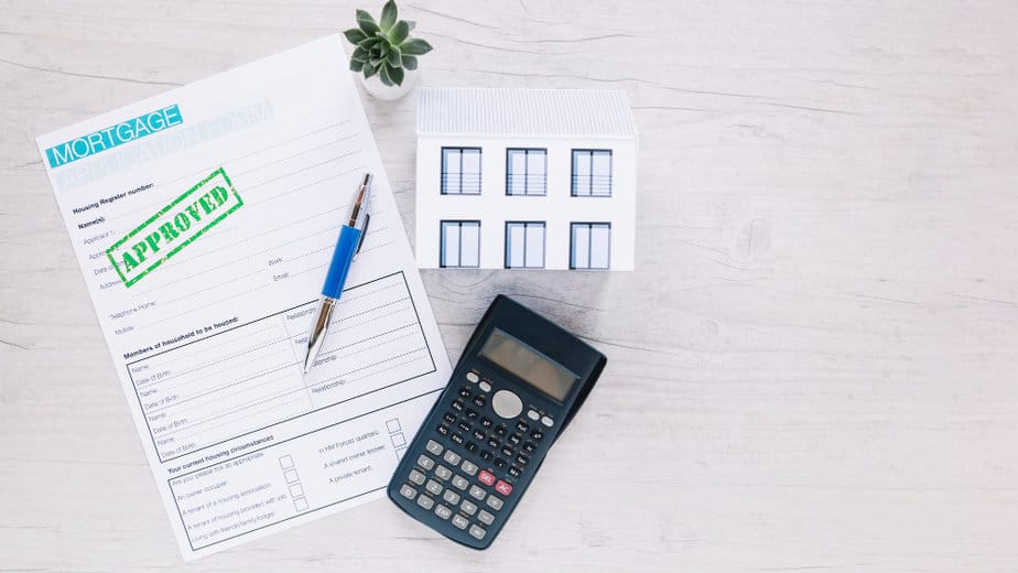 מגה לינקס צילום:freepikcalculating-machine-realtor-desktop