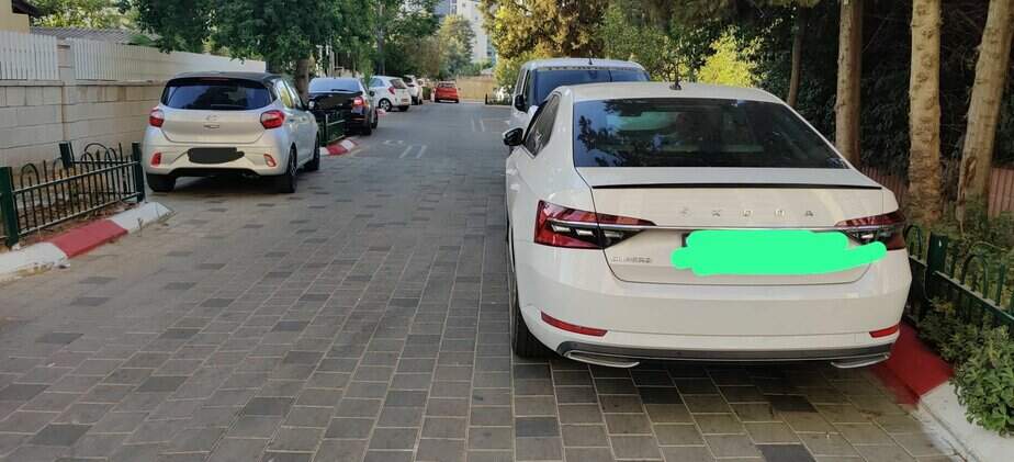 "רכבים חוסמים צמתים על בסיס יומי – איפה הפיקוח העירוני של העירייה?
