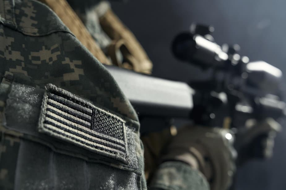 מגה לינקס צילום:freepikstripe-american-flag-clothes-soldier